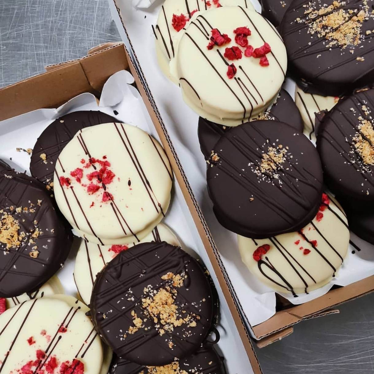 Isler mix pakk (6-6 málnás fehércsokis és málnás-étcsokis)